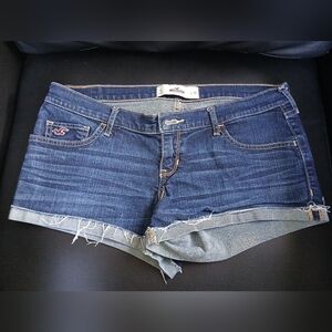 Hollister Jean Shorts Size 9 LIKE NEW!